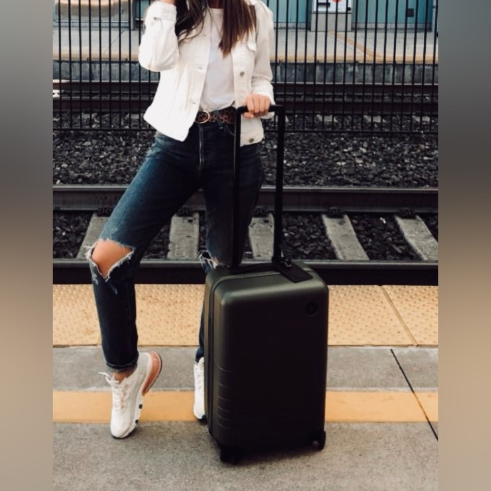 MONOS 23-Inch Carry-On Plus Spinner Luggage
